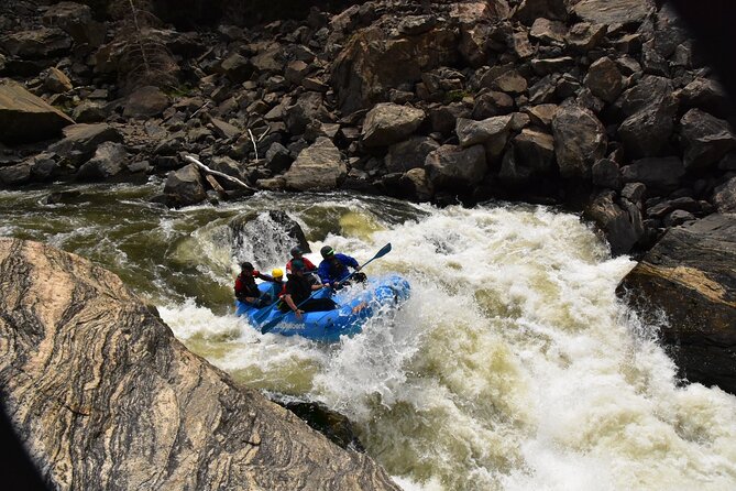Raft through gore canyon class v ultimate advanced white water rafting what to expect from the gore canyon white water trip